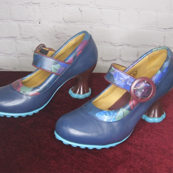 SOLD* Discontinued John Fluevog Blue Floral Ceres Heels, 7.5 with original box - Picture 8 of 16